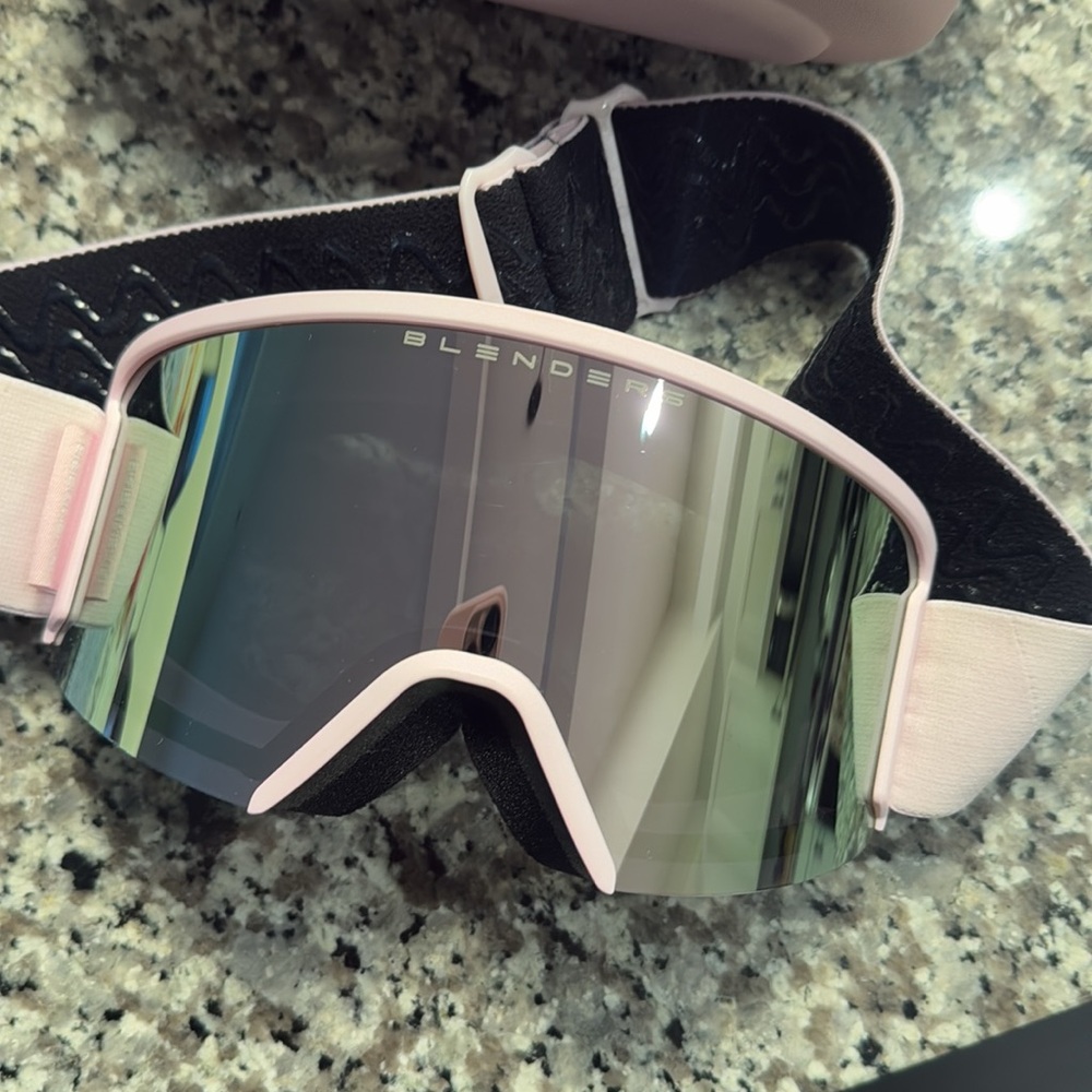 Blenders ski goggles. Women’s. Lightly used.
